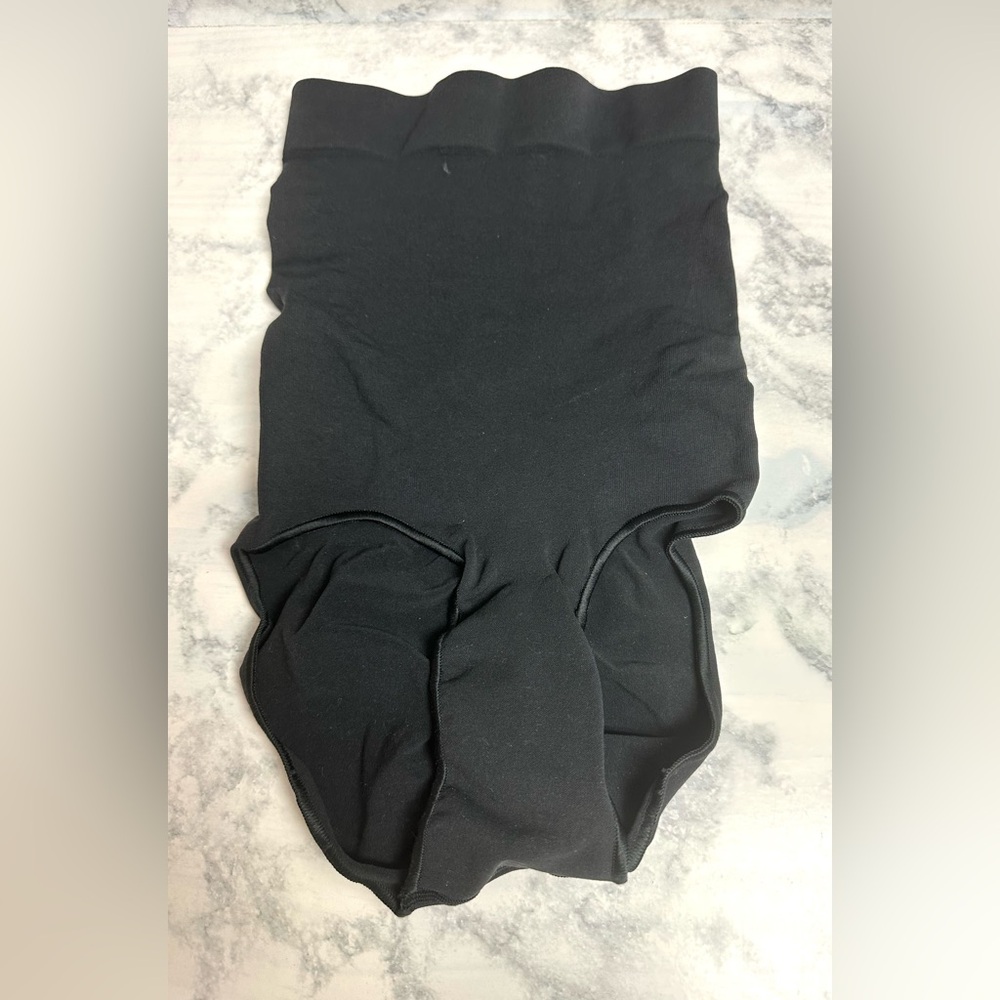 NWOT SKIMS High Rise Sculpting Onyx Pants